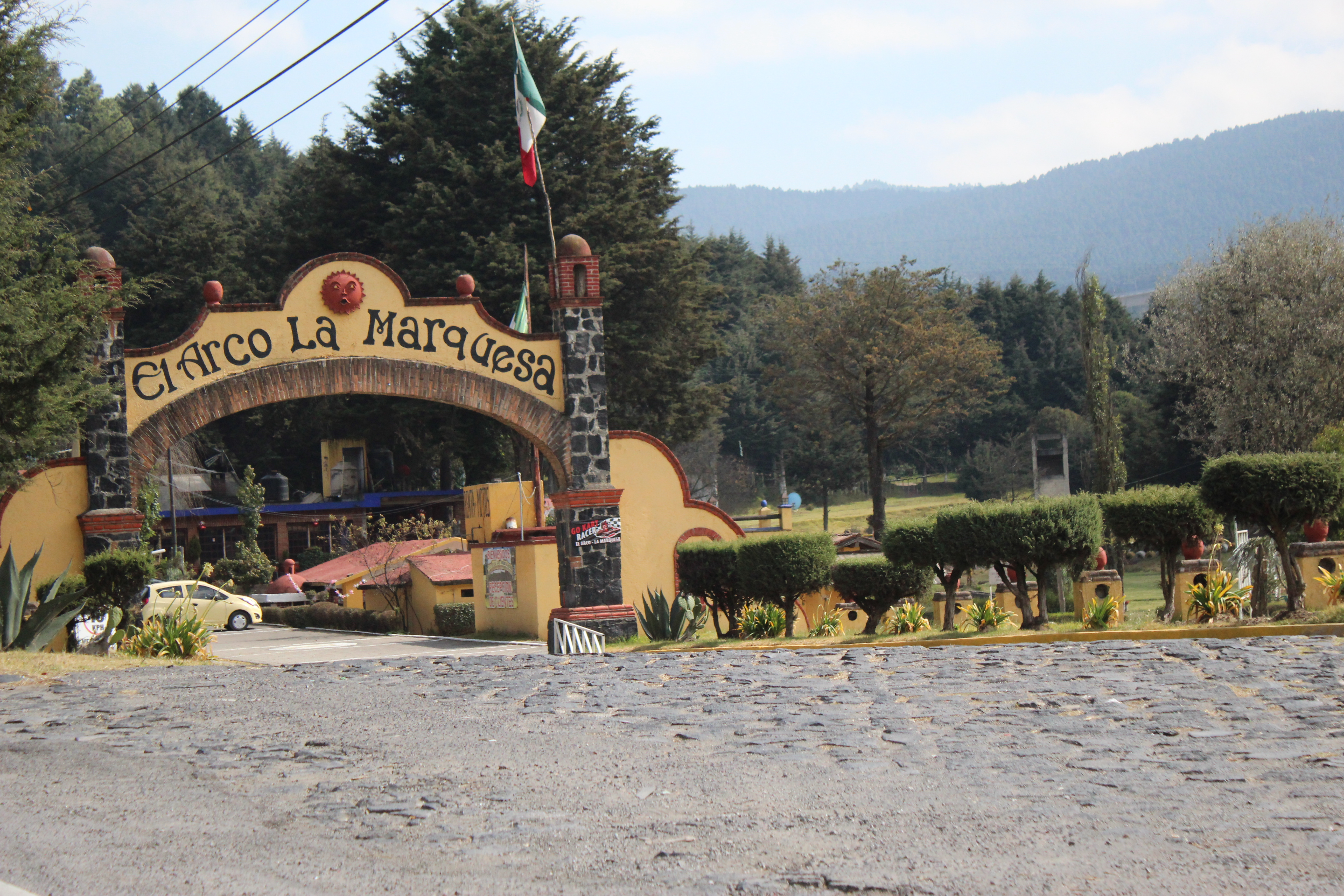 Vista principal de El Arco, La Marquesa